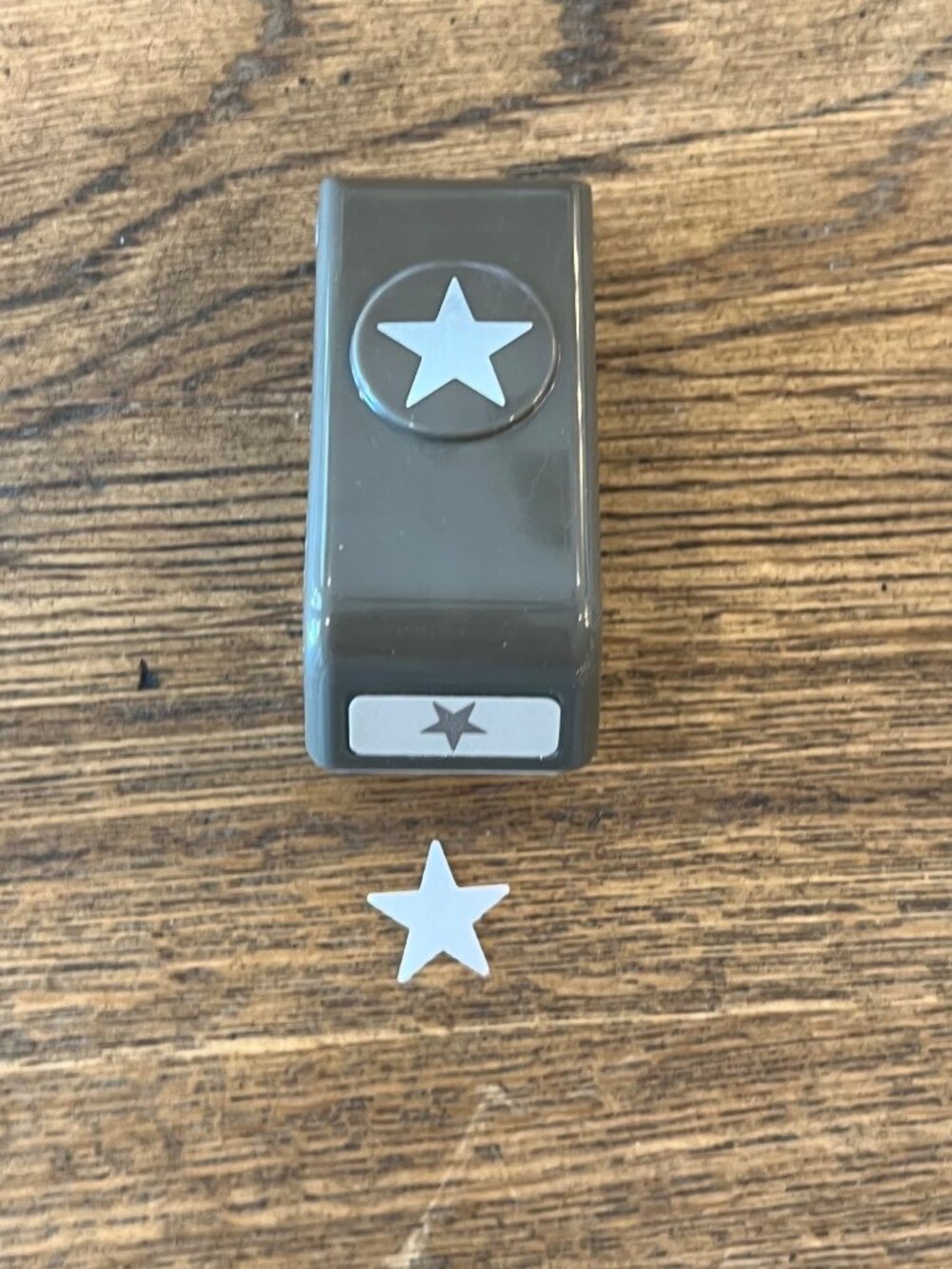 Stampin' Up! Star Shaped Small Paper Punch Craft Tool Scrapbooking Cardmaking